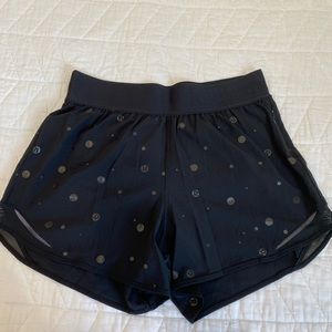Lululemon Hotty Hot Short 4" - Poco Logo Foil Black | Size 6